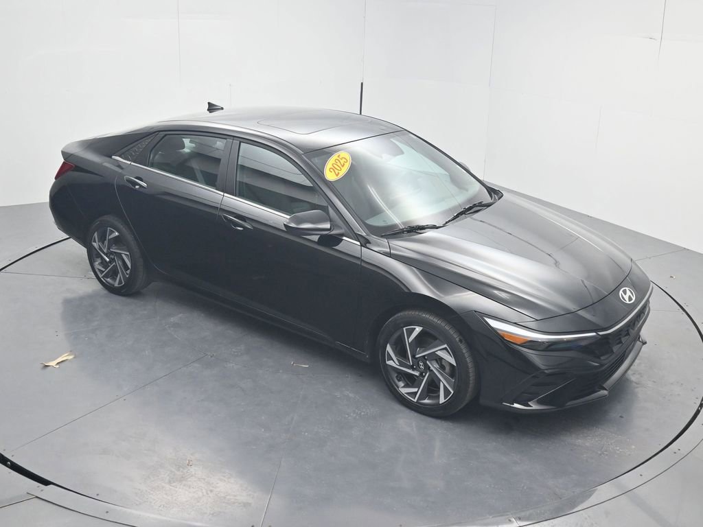 Used 2025 Hyundai Elantra SEL image 40