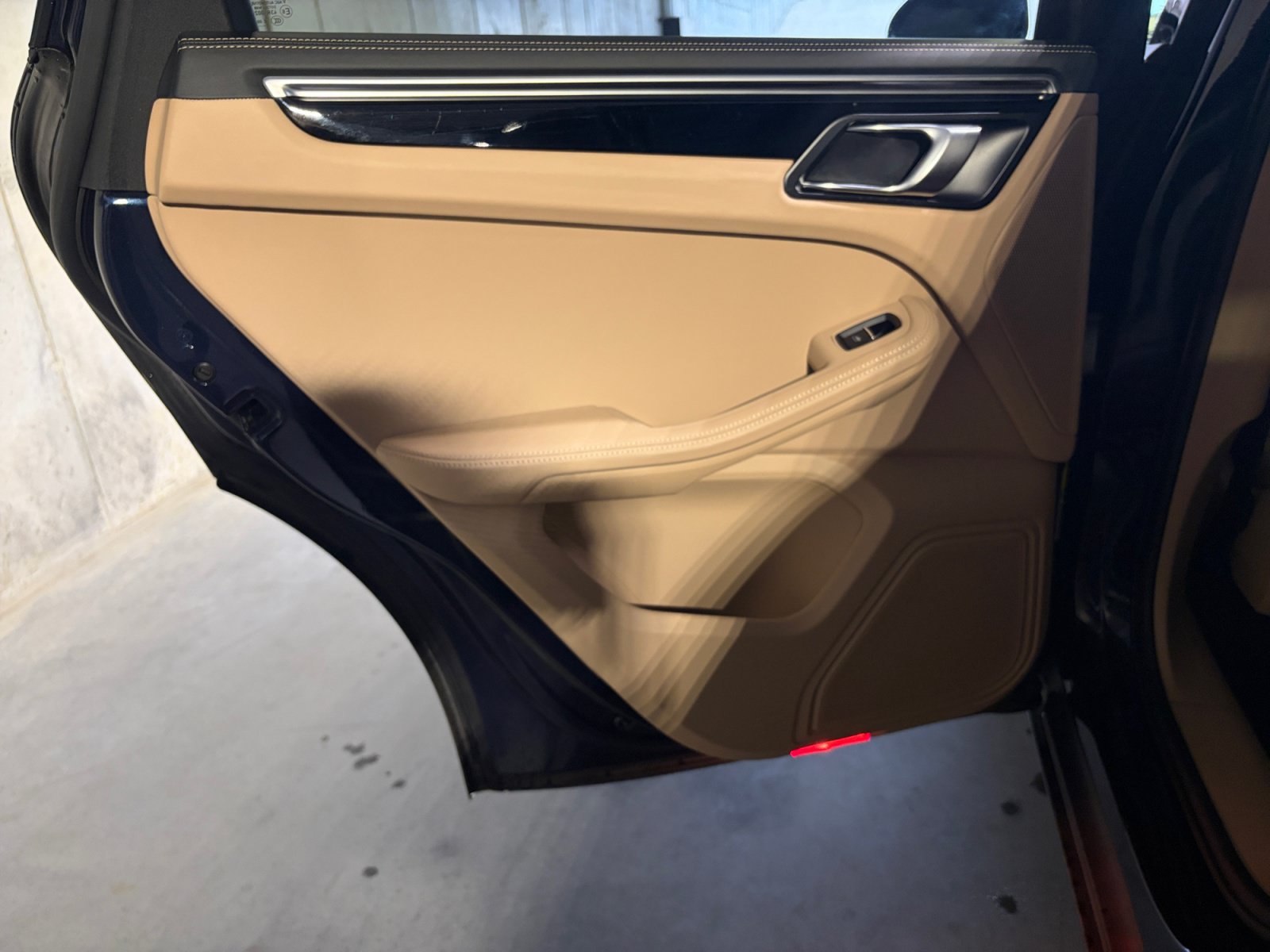 Certified 2023 Porsche Macan Turbo AWD/4WD image 22