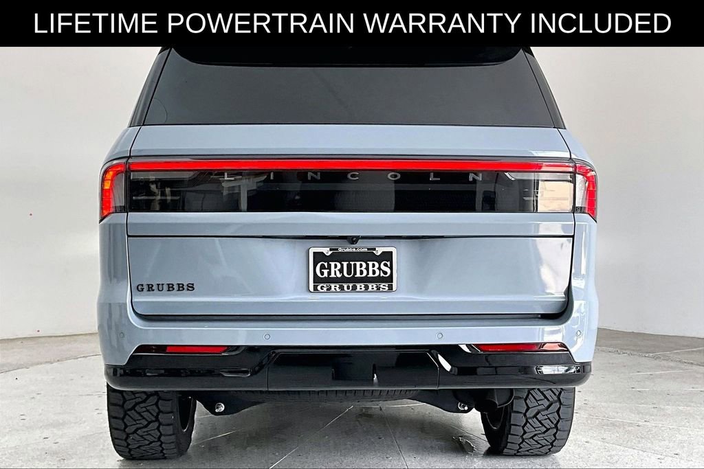 Used 2025 Lincoln Navigator Reserve w/ Jet Appearance Package image 6