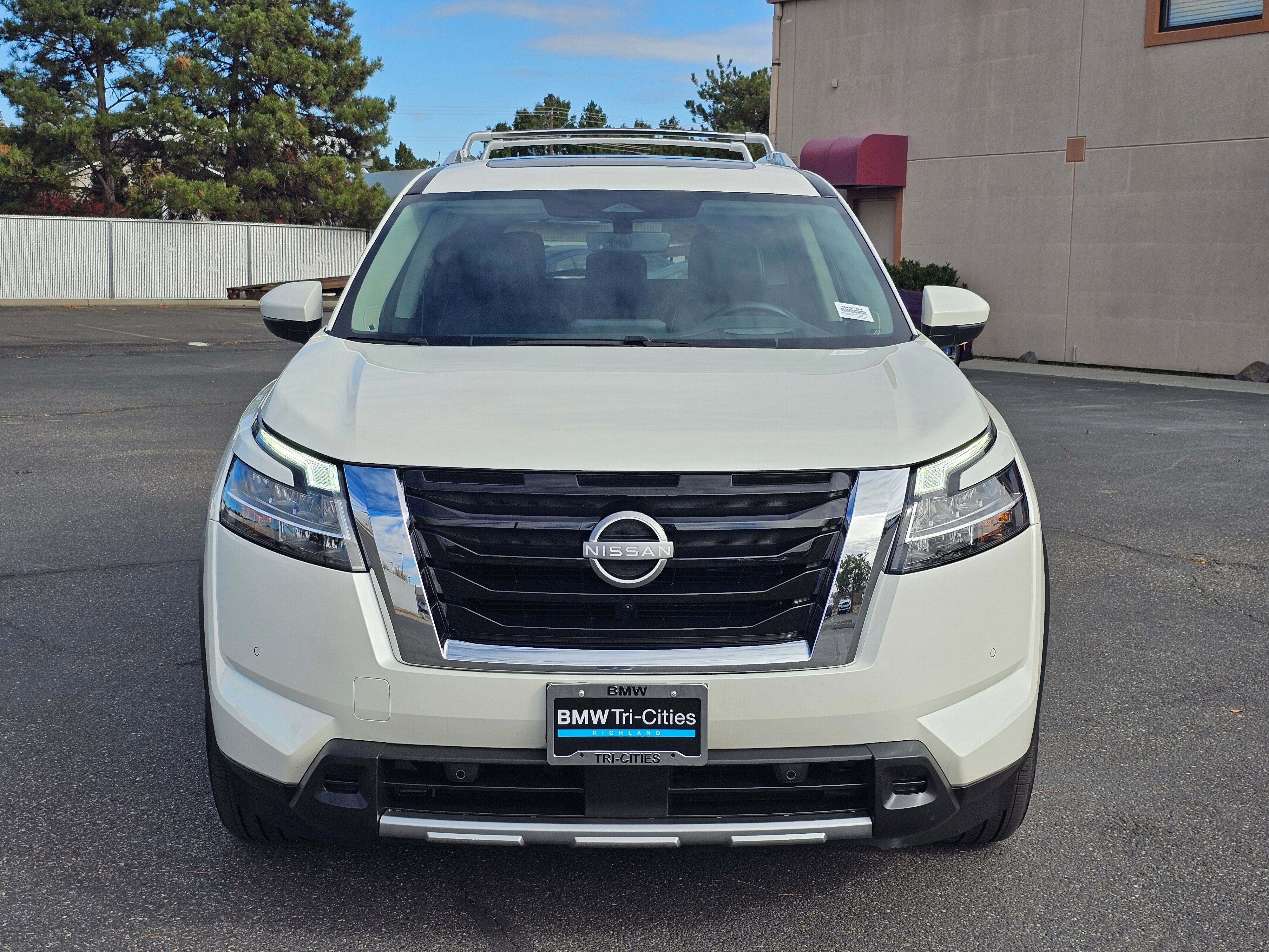 Used 2024 Nissan Pathfinder Platinum w/ Cargo Package image 6