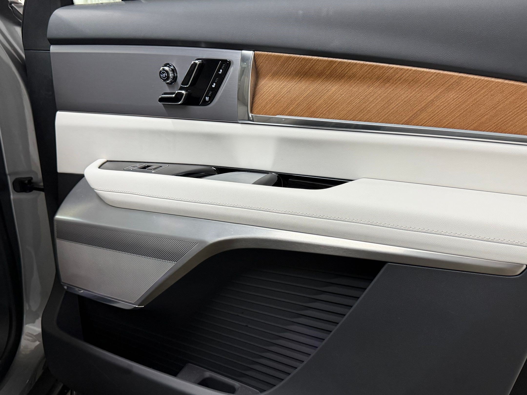 New 2026 Cadillac Vistiq Luxury AWD/4WD image 52