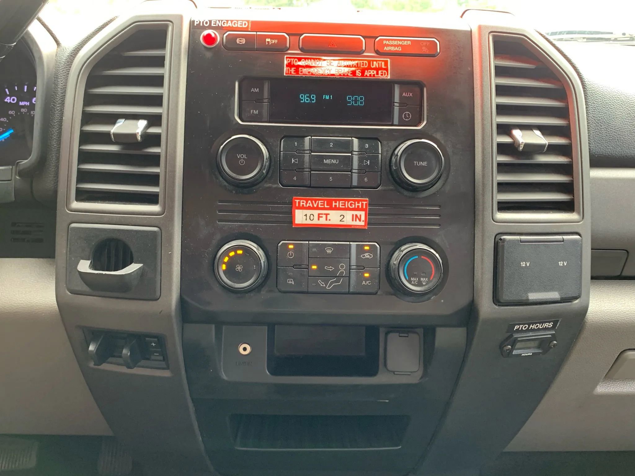 Used 2019 Ford F550 4x4 Regular Cab Super Duty image 14