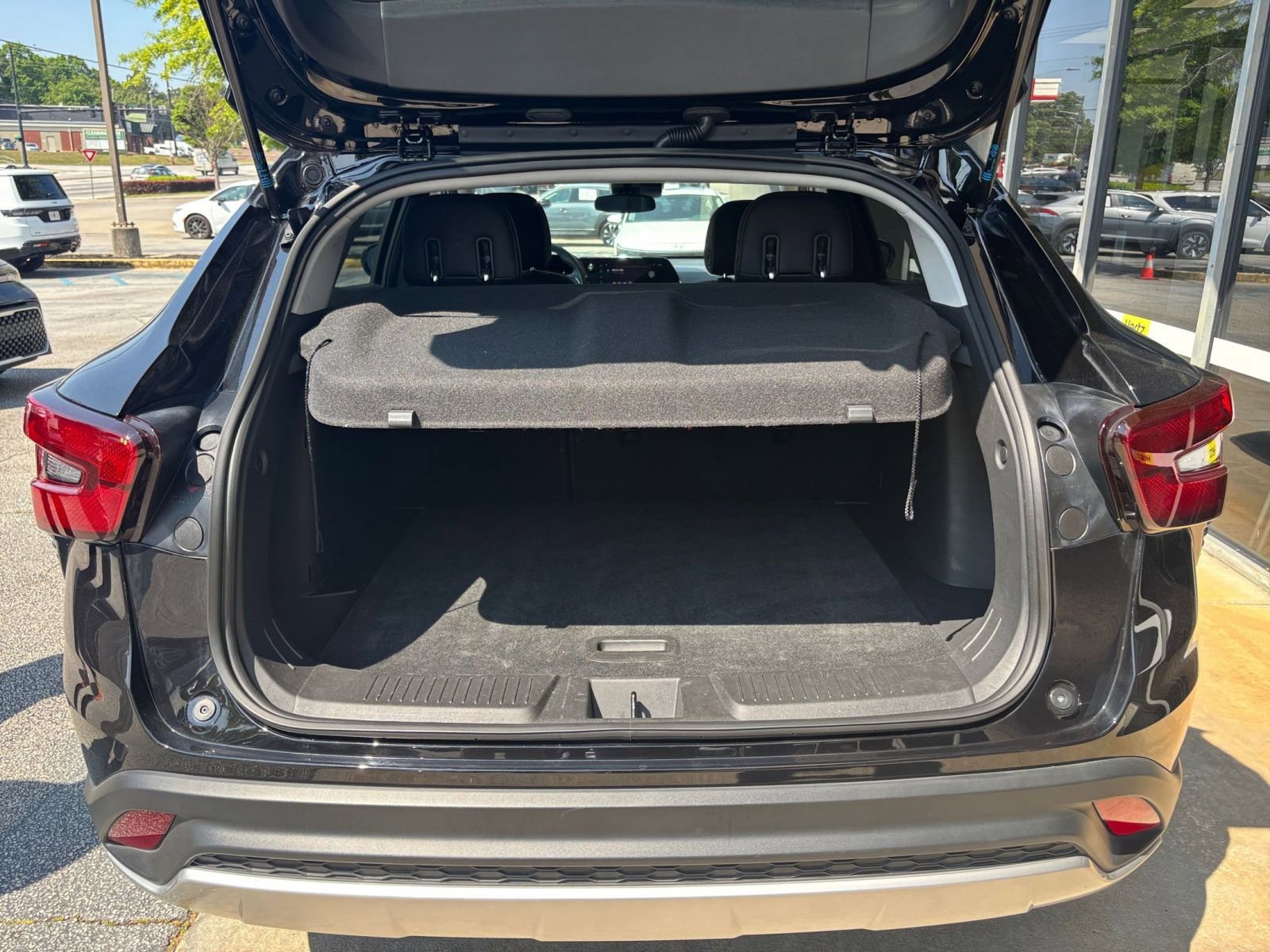 Used 2025 Chevrolet Trax LT FWD image 32