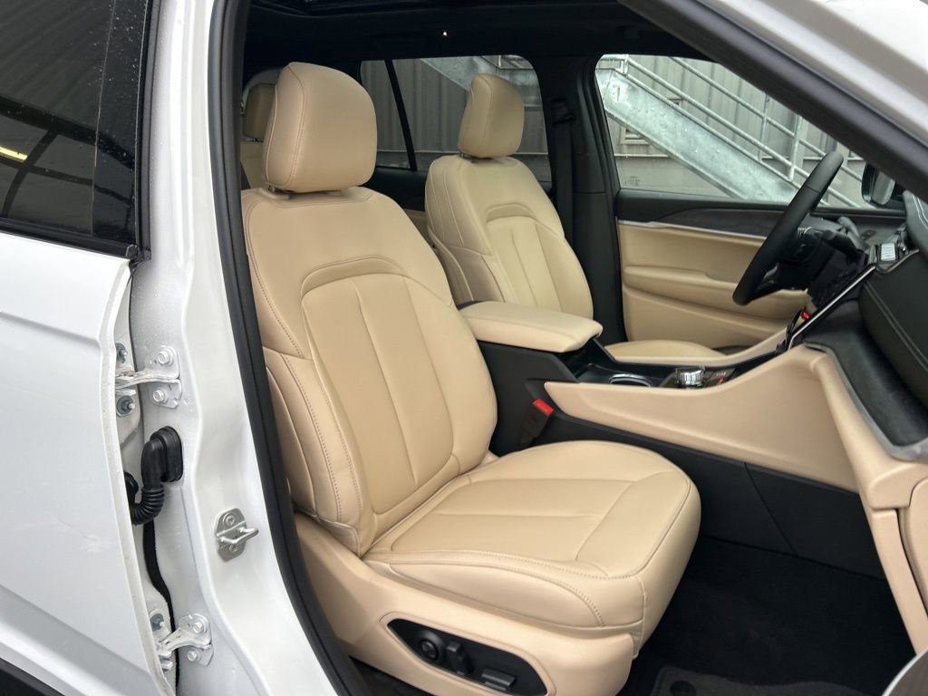 New 2025 Jeep Grand Cherokee Limited image 43