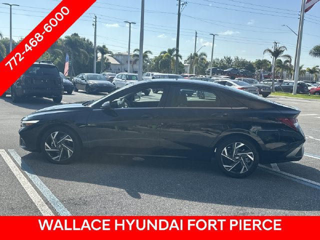 Used 2025 Hyundai Elantra SEL FWD image 9