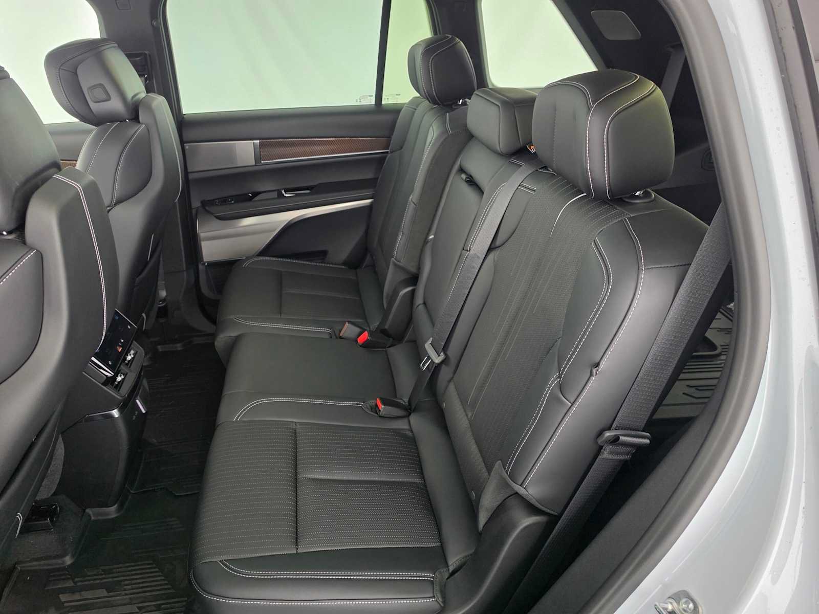 New 2027 Cadillac Vistiq Sport w/ LPO, Floor Liner Package AWD/4WD image 19