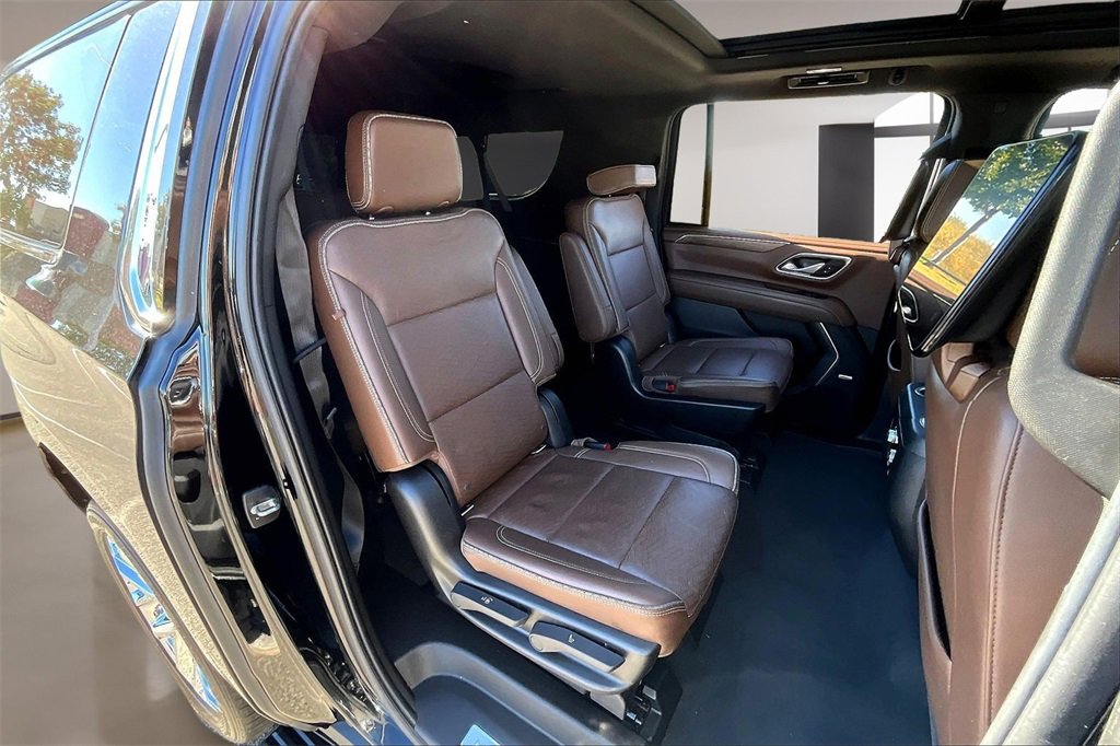 Used 2021 Chevrolet Suburban High Country image 29