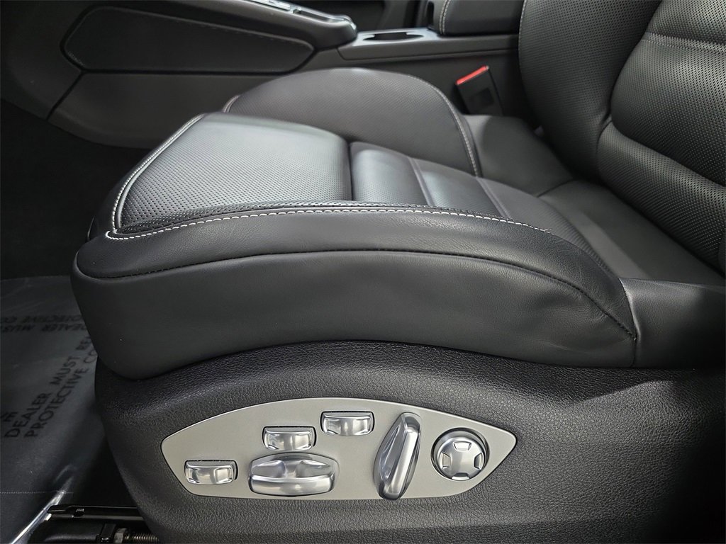 Used 2025 Porsche Macan GTS image 23
