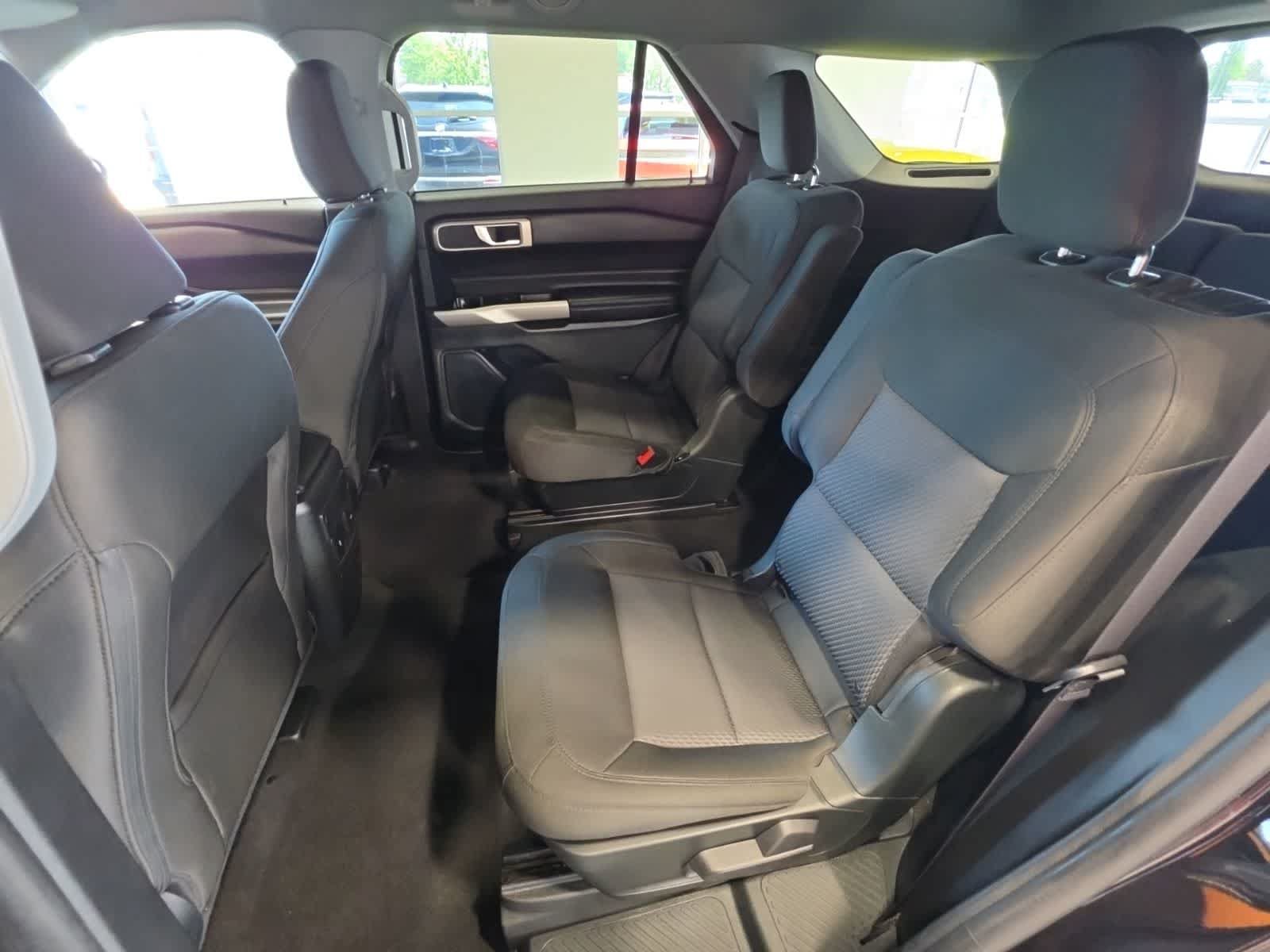 Used 2023 Ford Explorer XLT AWD/4WD image 31