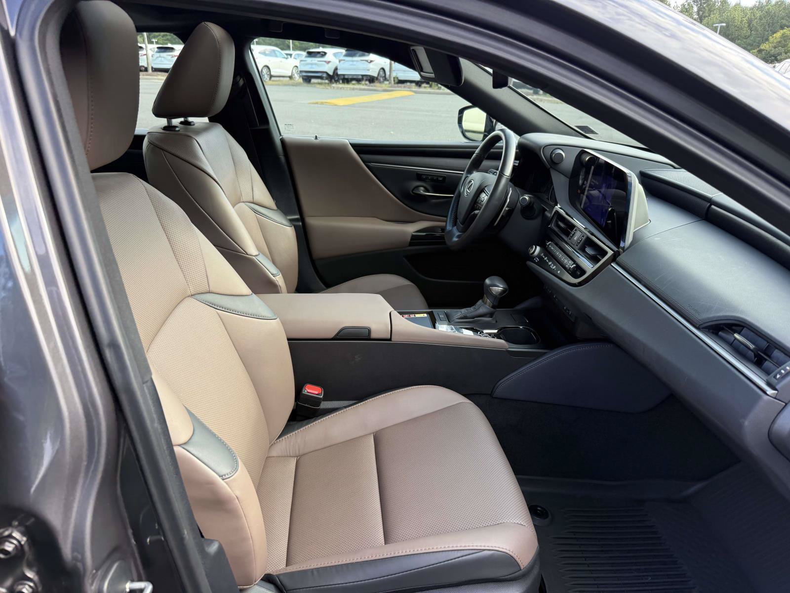 Used 2025 Lexus ES 350 w/ Premium Package FWD image 17