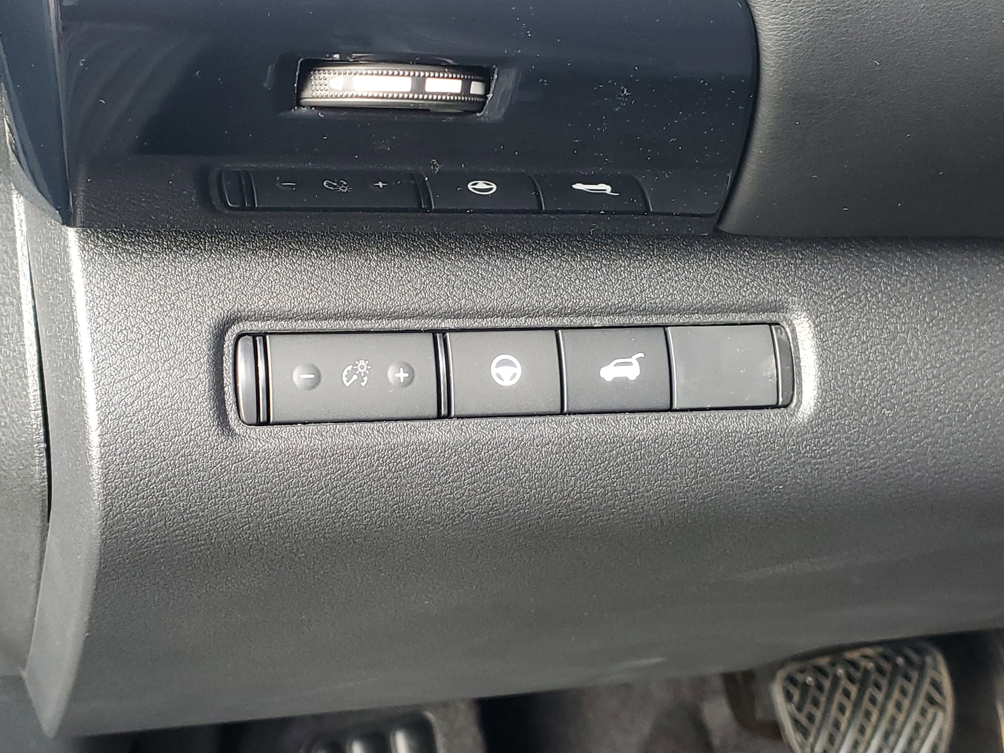 New 2026 Nissan Pathfinder SV w/ SV Premium Package image 8