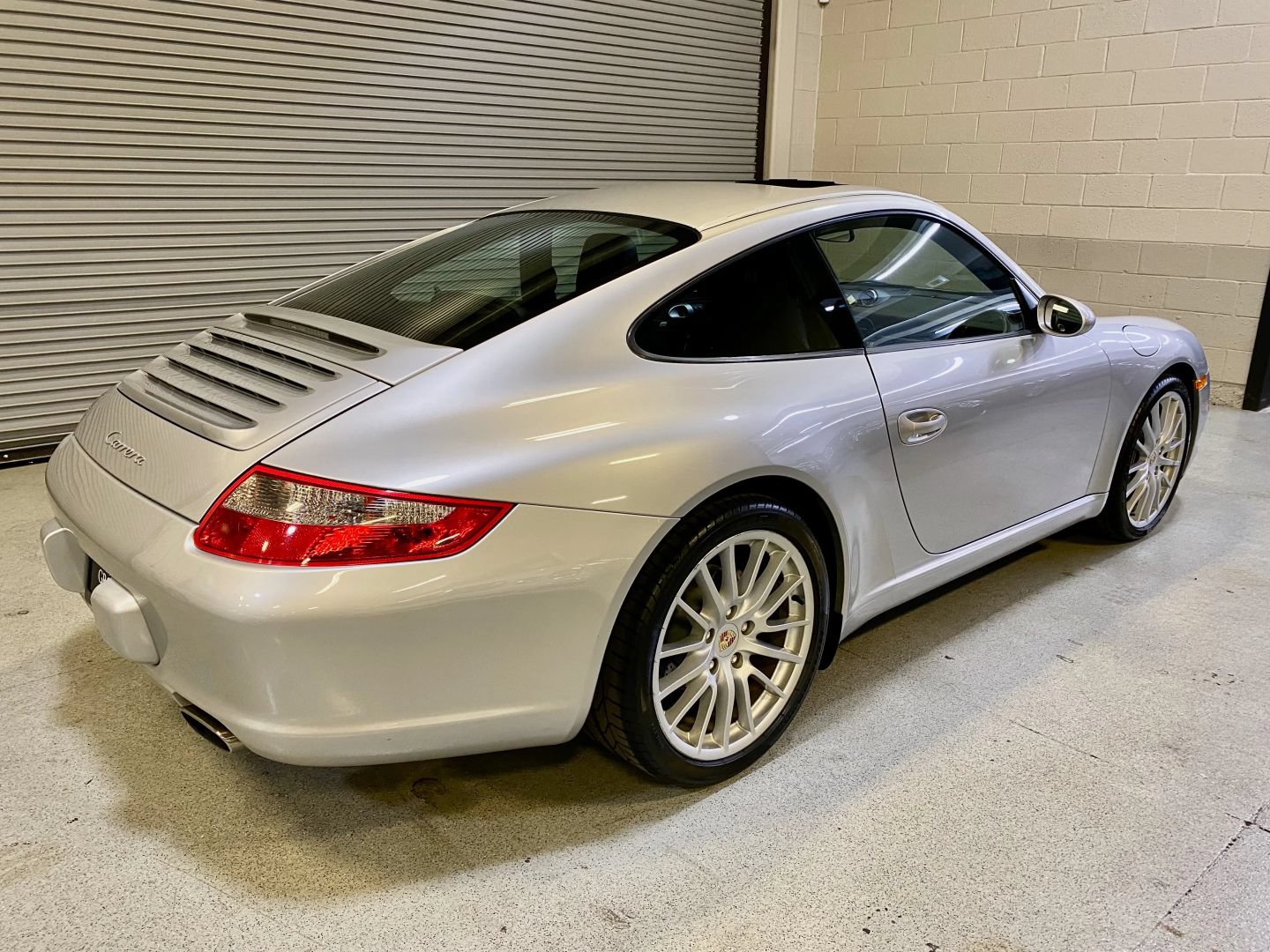 Used 2005 Porsche 911 Carrera RWD image 8
