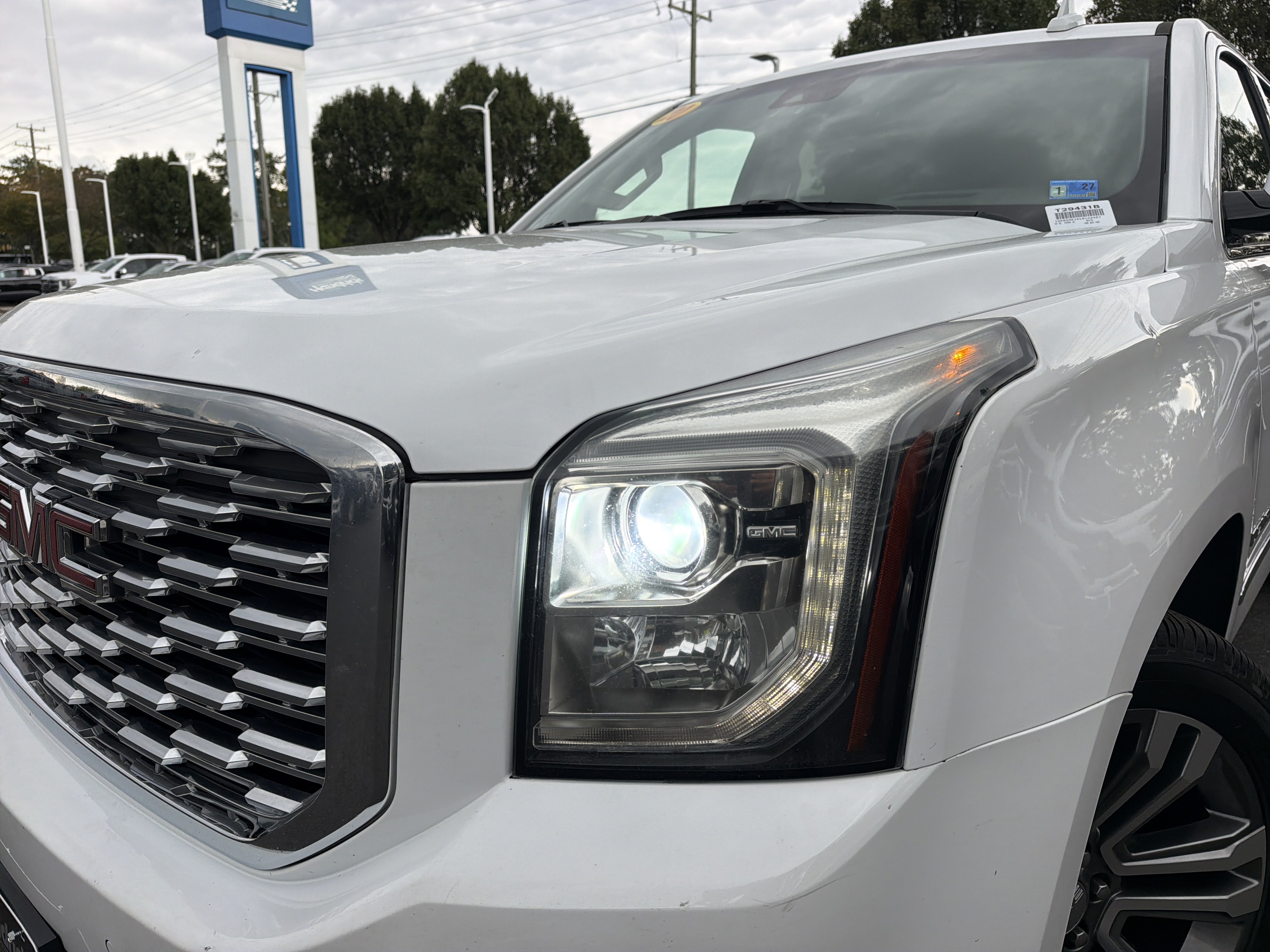 Used 2020 GMC Yukon XL Denali w/ Denali Ultimate Package AWD/4WD image 6