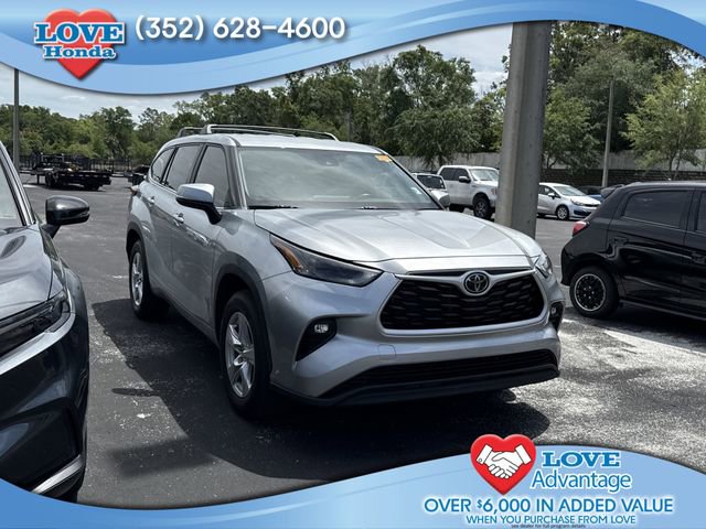 Used 2023 Toyota Highlander LE image 1