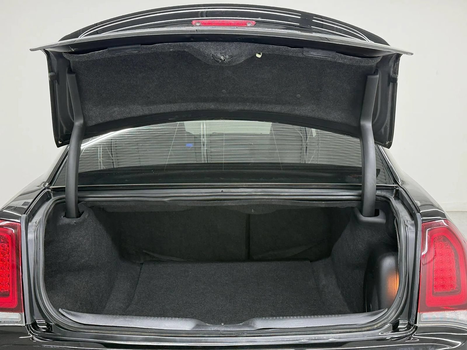 Used 2022 Chrysler 300 S RWD image 40