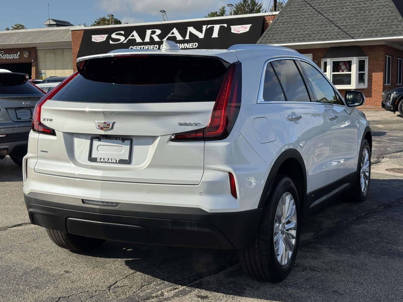 Certified 2024 Cadillac XT4 Luxury w/ Cold Weather Package AWD/4WD image 5