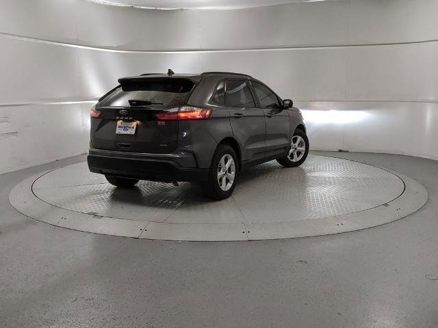 Certified 2024 Ford Edge SE image 3