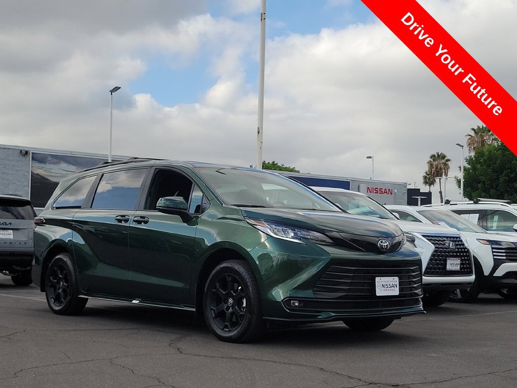 Used 2026 Toyota Sienna XLE Woodland Edition AWD/4WD image 37