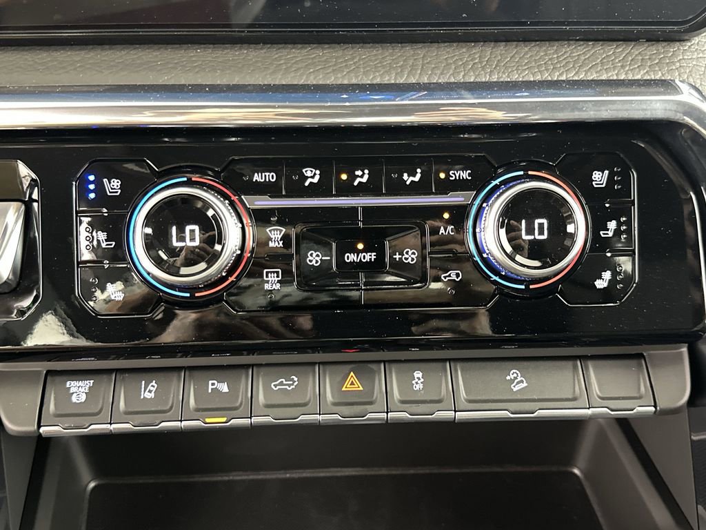 New 2025 GMC Sierra 2500 Denali w/ Denali Reserve Package image 32