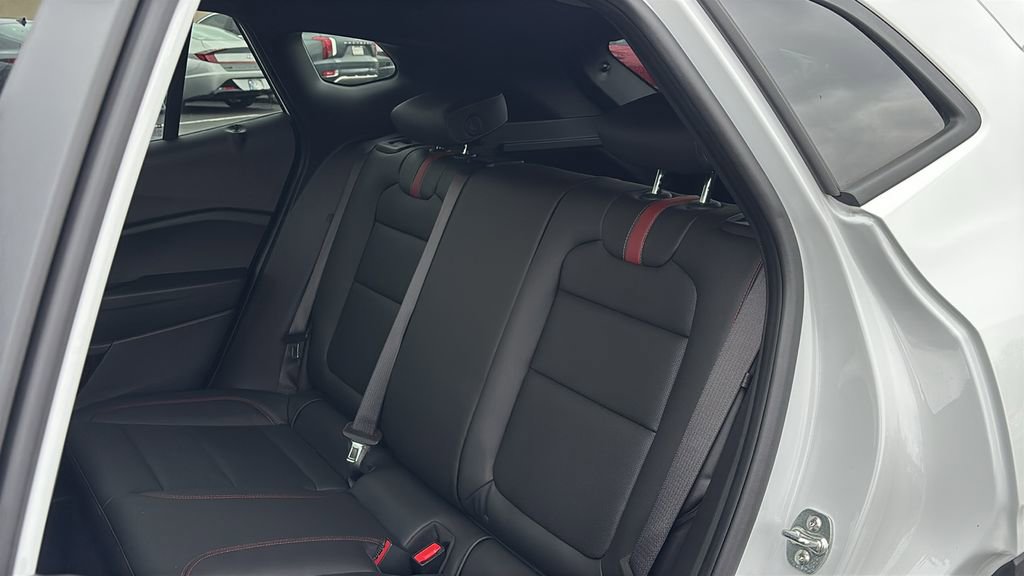 Used 2025 Chevrolet Trax RS w/ Sunroof Package image 27