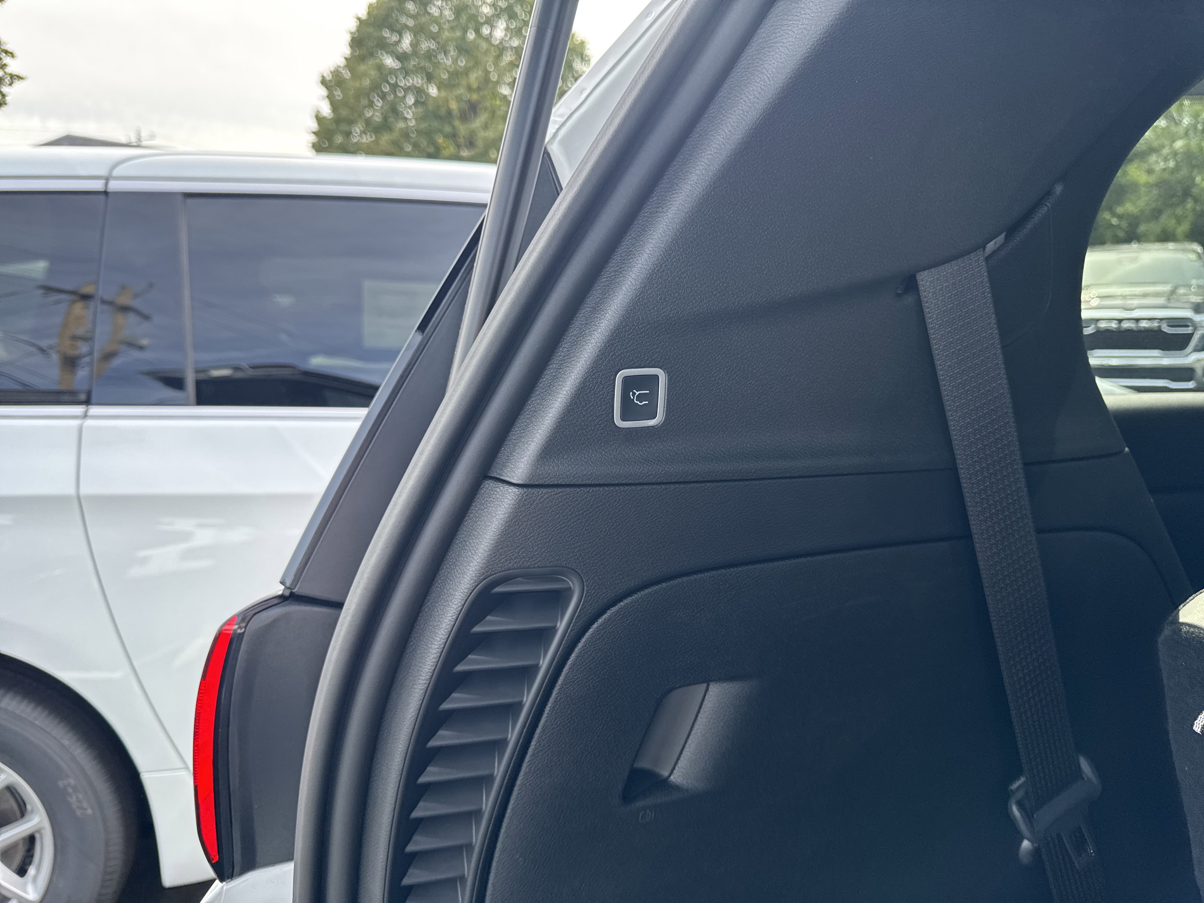 New 2026 Chrysler Voyager LX image 10