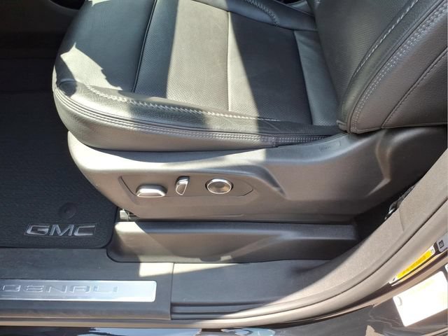 Used 2025 GMC Yukon Denali AWD/4WD image 17