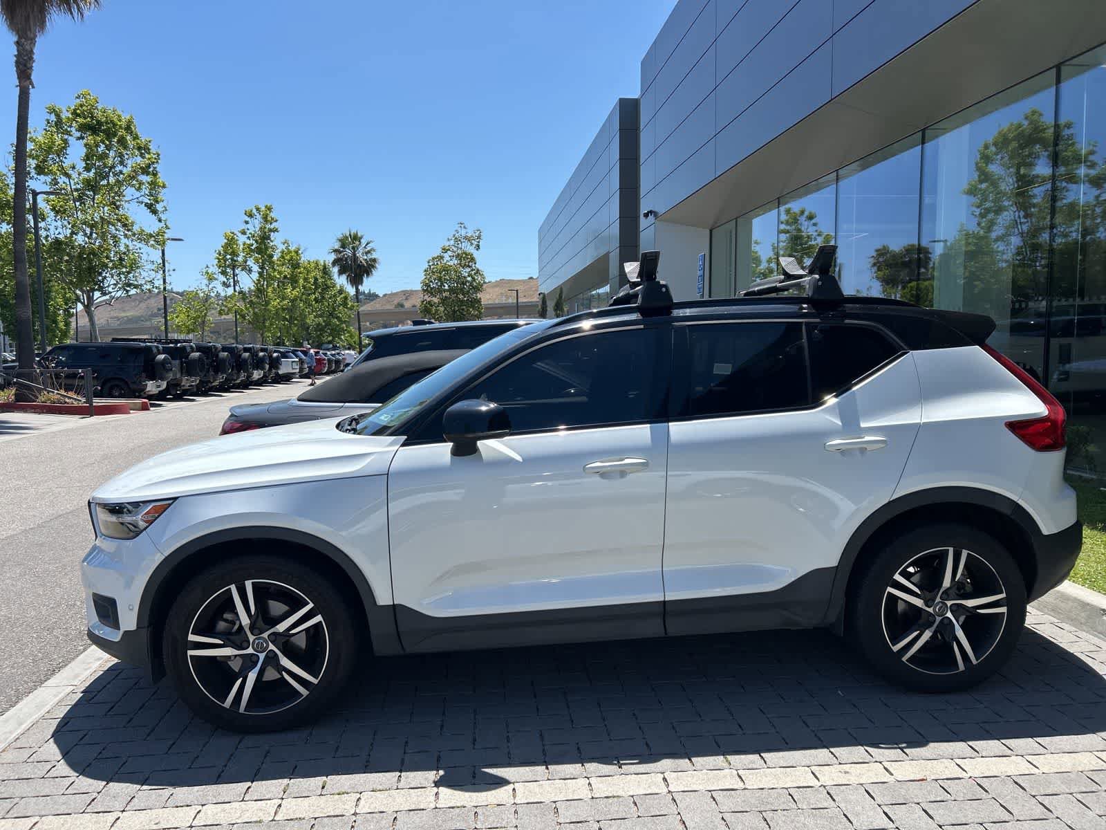 Used 2019 Volvo XC40 T4 R-Design FWD image 4