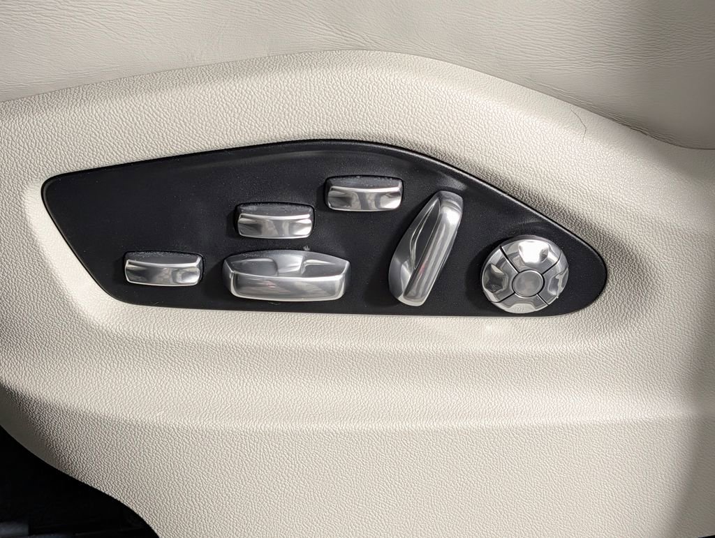 Certified 2020 Porsche Cayenne Turbo S AWD/4WD image 29