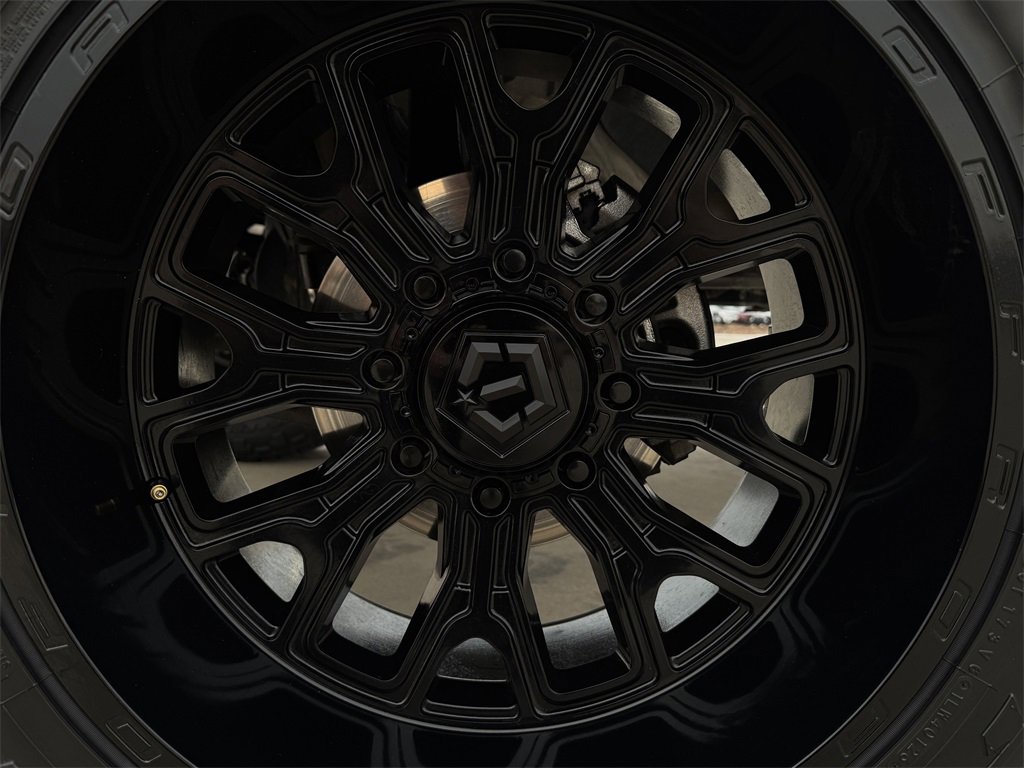 Used 2024 GMC Sierra 2500 Denali Ultimate image 9