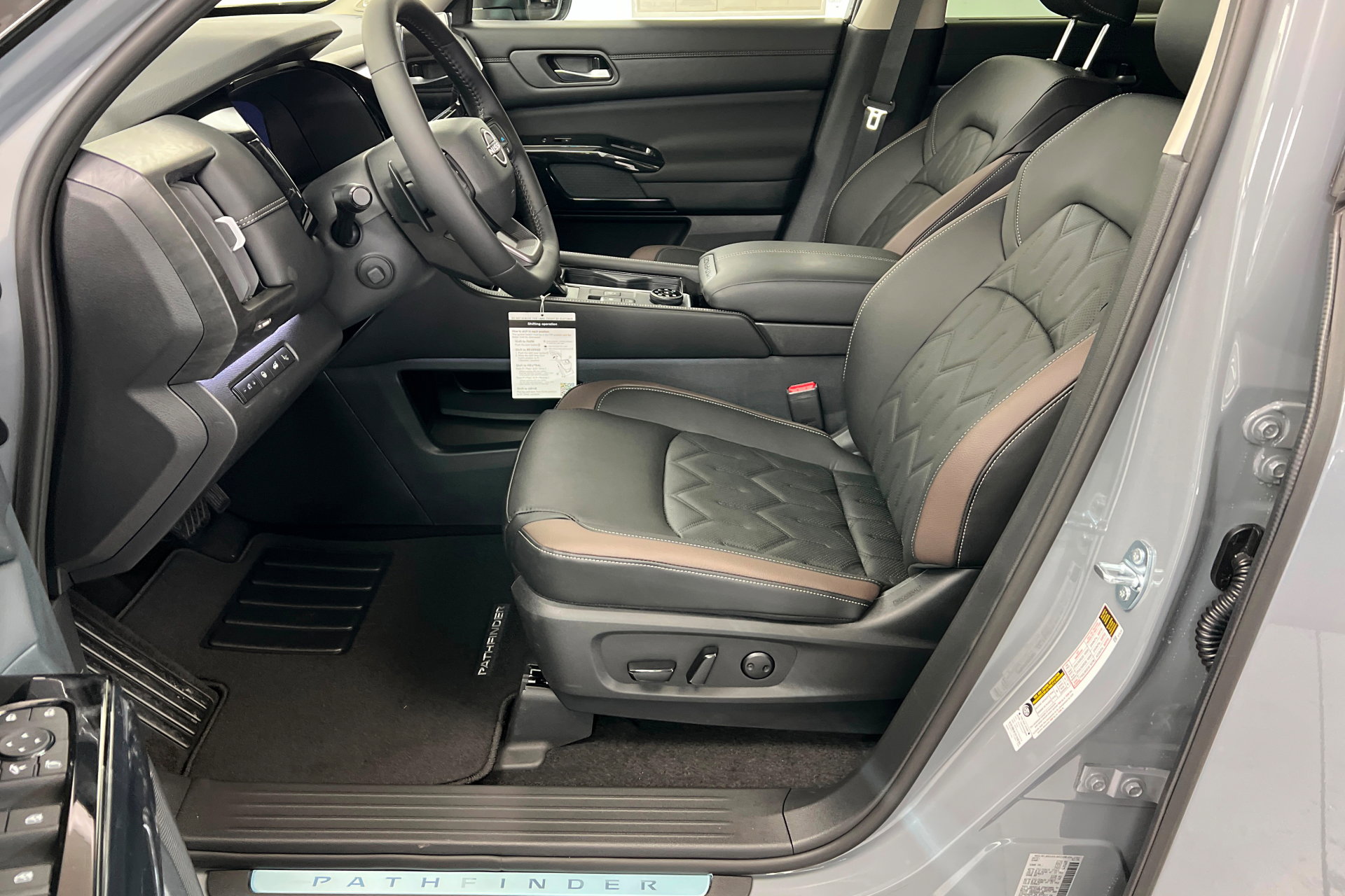 New 2026 Nissan Pathfinder Platinum image 17