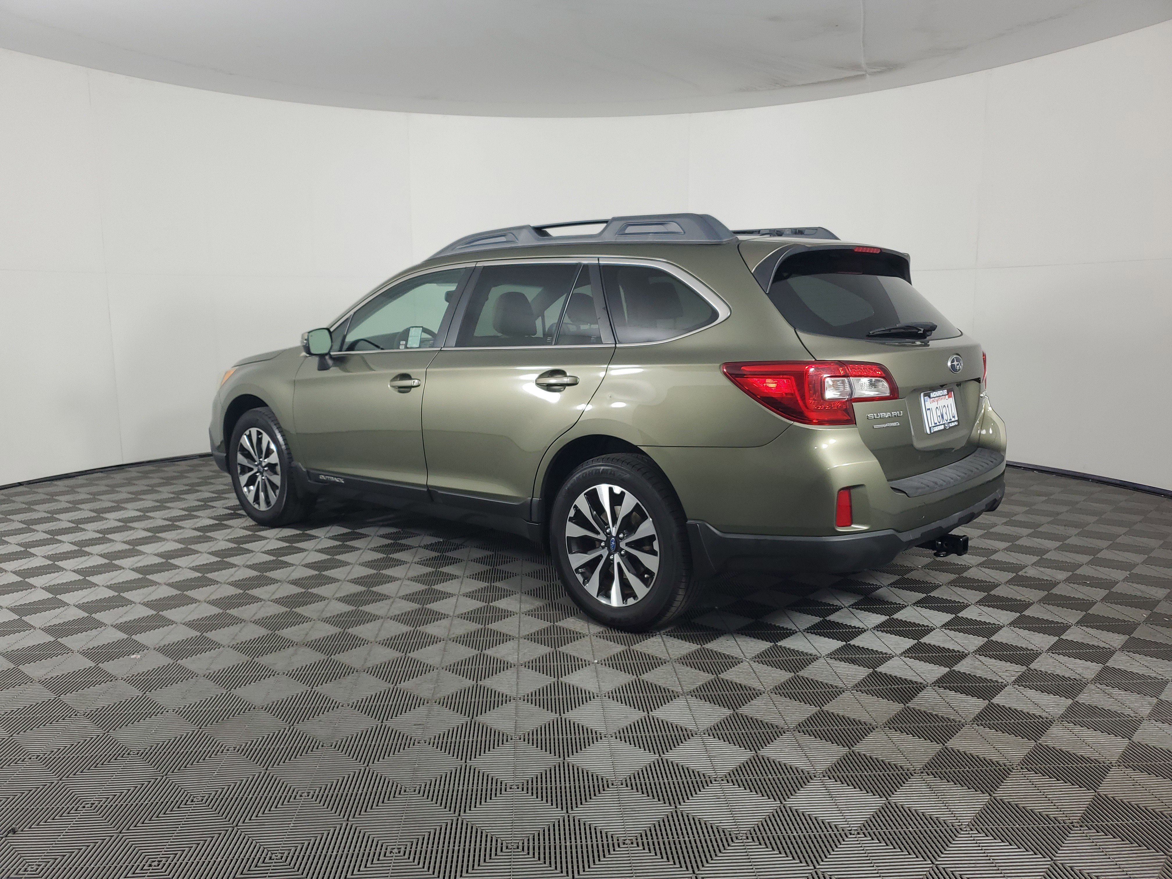 Used 2015 Subaru Outback 2.5i Limited AWD/4WD image 6