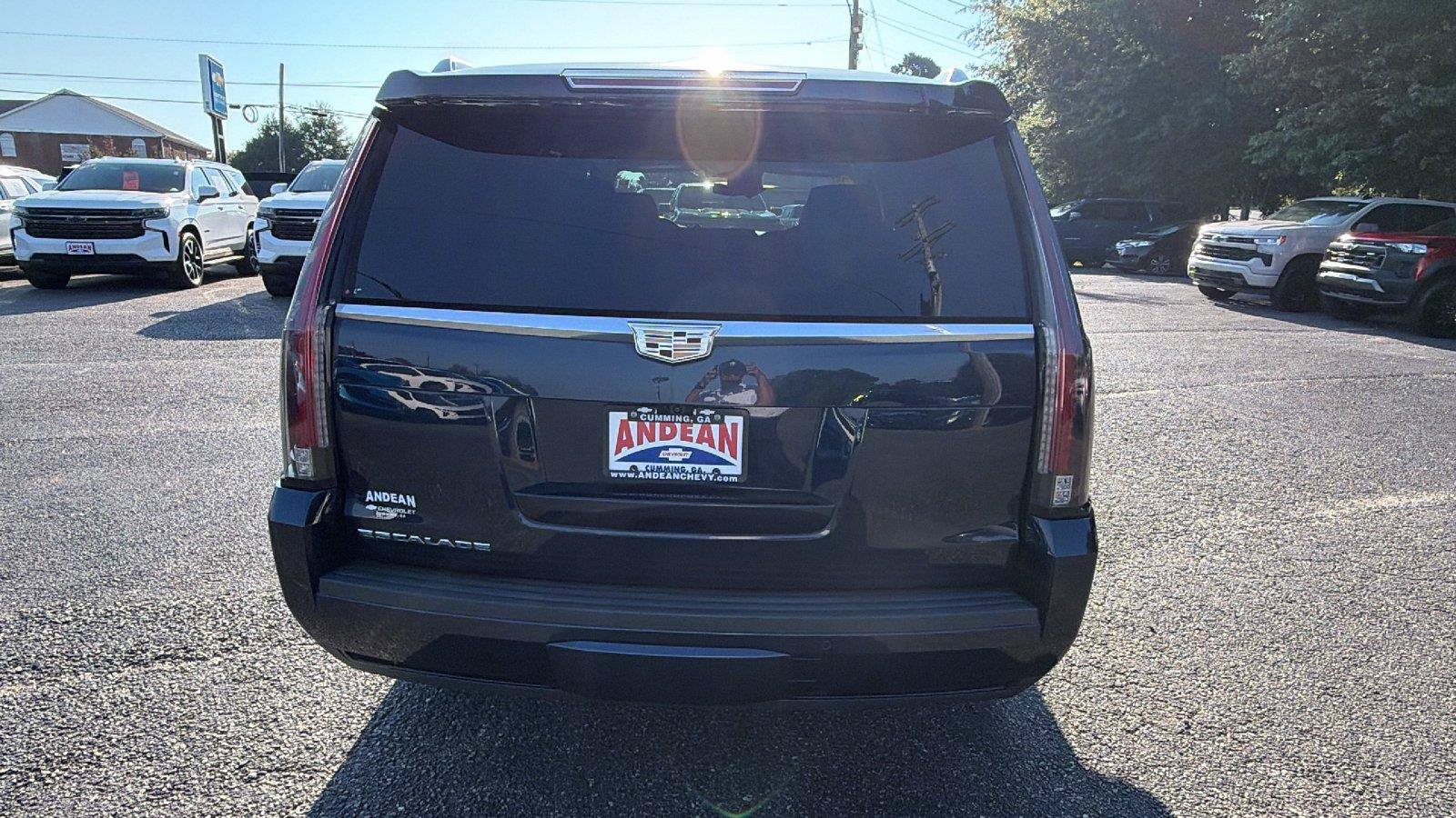 Used 2020 Cadillac Escalade Luxury RWD image 10