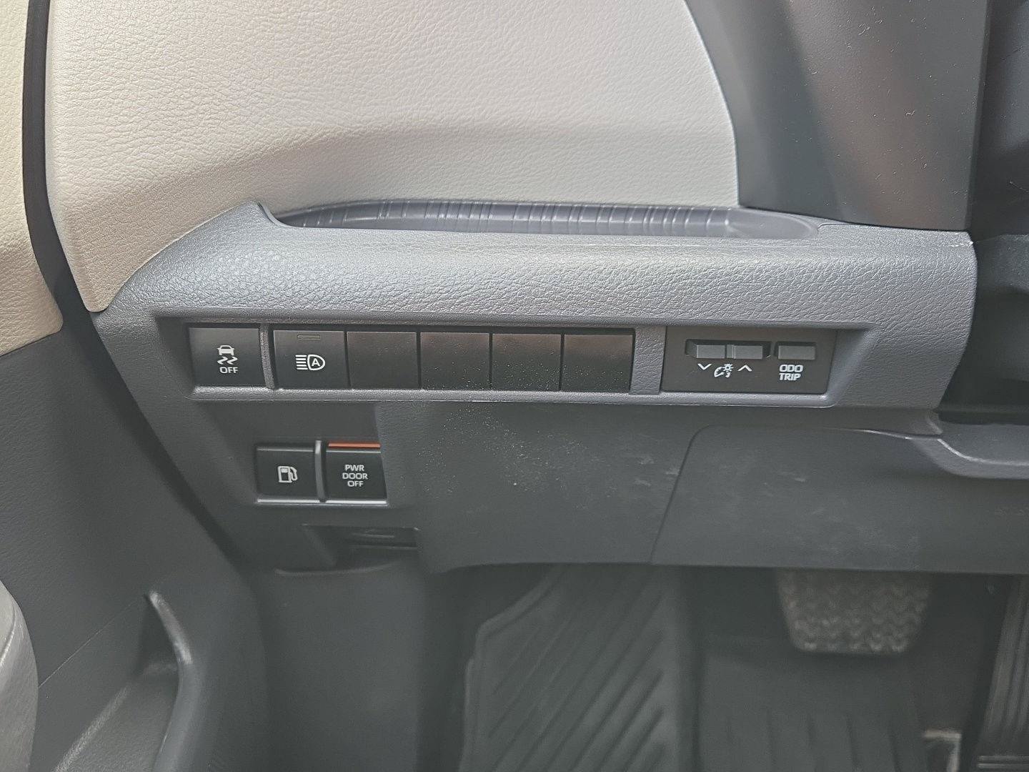 Used 2024 Toyota Sienna LE AWD/4WD image 22