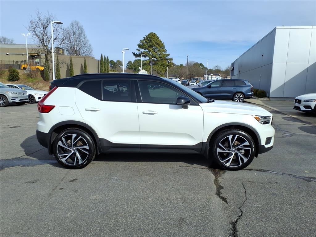 Used 2021 Volvo XC40 T5 R-Design w/ Climate Package image 2