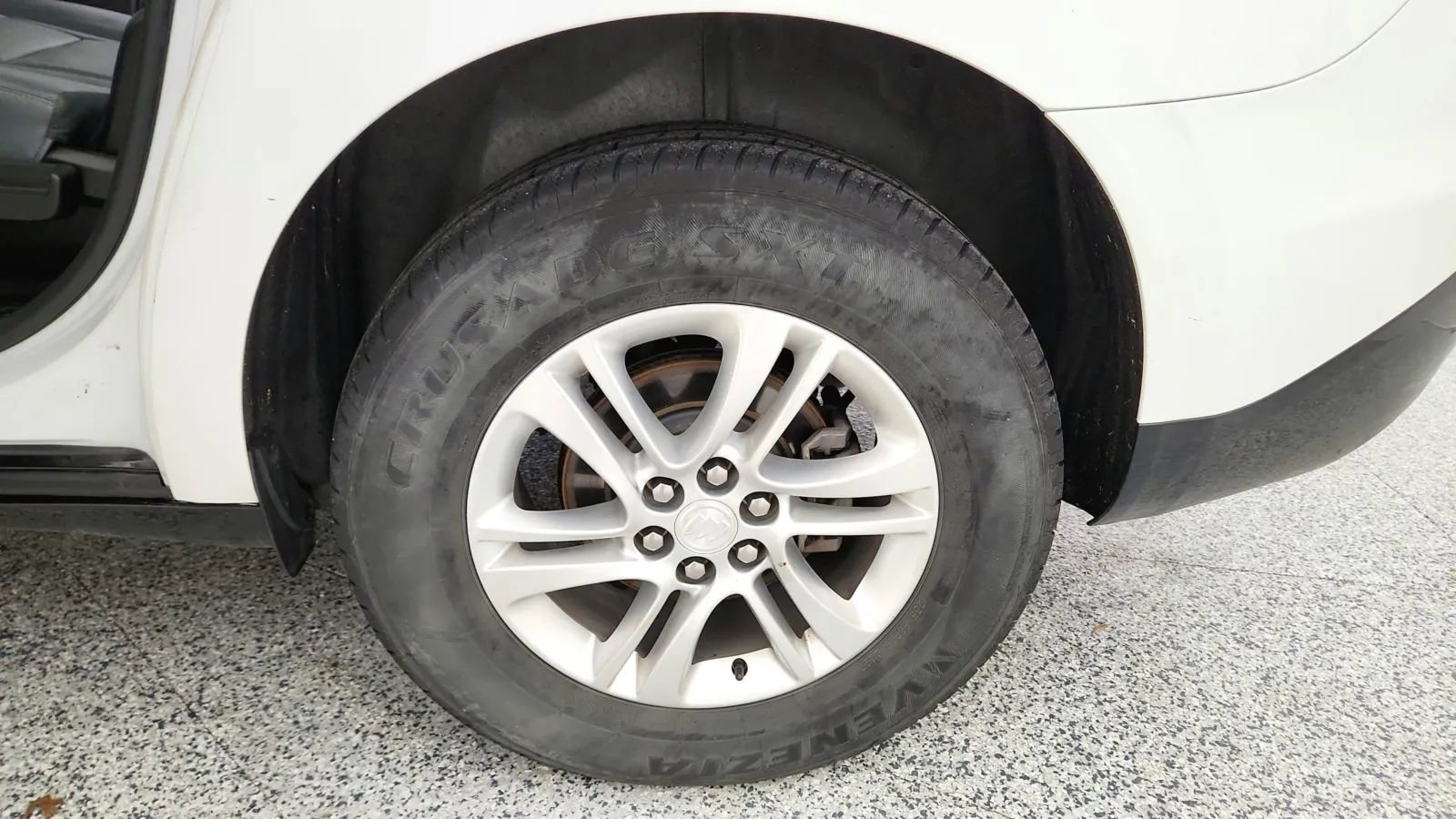 Used 2019 Buick Enclave Essence image 13