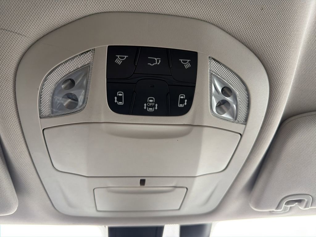 Used 2020 Chrysler Pacifica Touring-L image 21