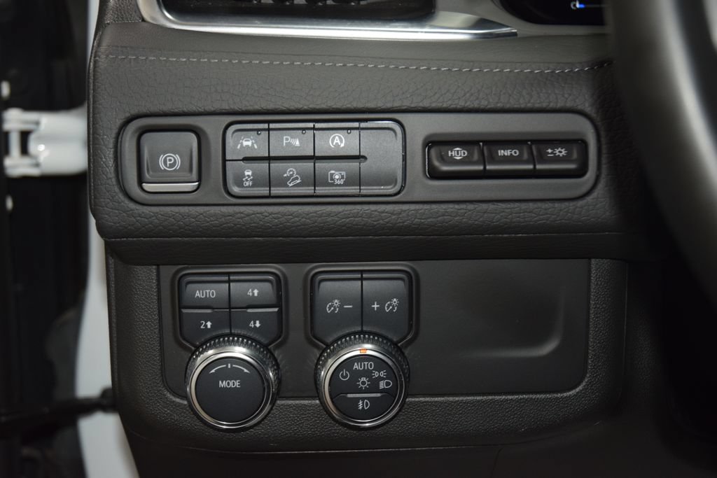 Used 2024 GMC Yukon XL Denali AWD/4WD image 37