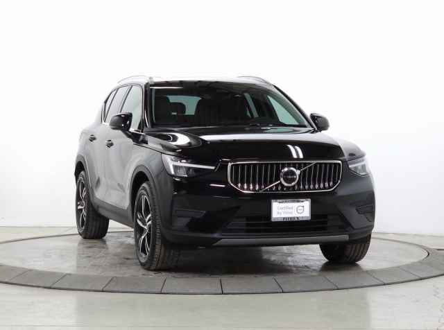 Certified 2025 Volvo XC40 B5 Core image 1