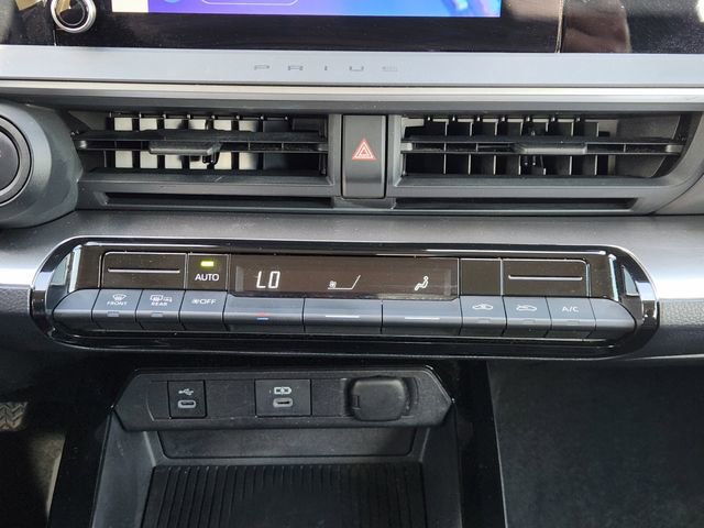 Used 2024 Toyota Prius LE image 17