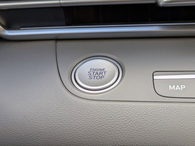 Used 2025 Hyundai Elantra SEL image 31