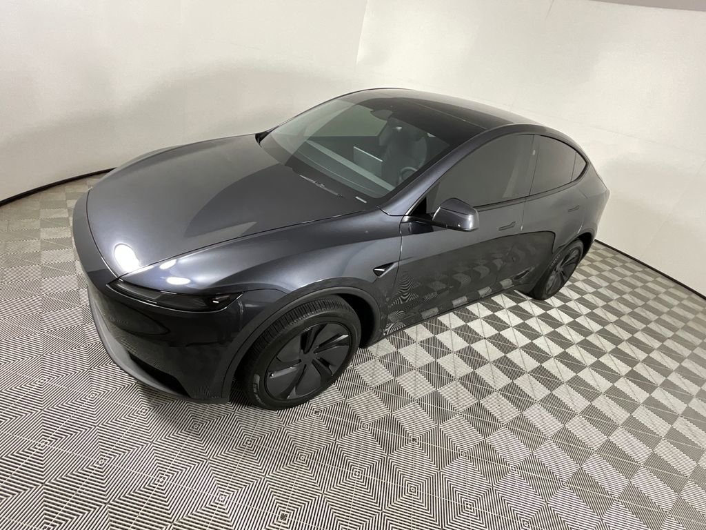 Used 2026 Tesla Model Y Long Range RWD image 9