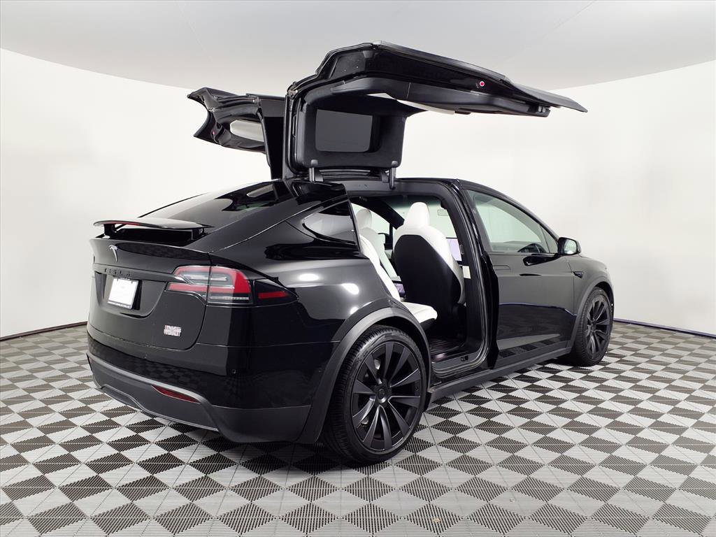 Used 2022 Tesla Model X Plaid image 4