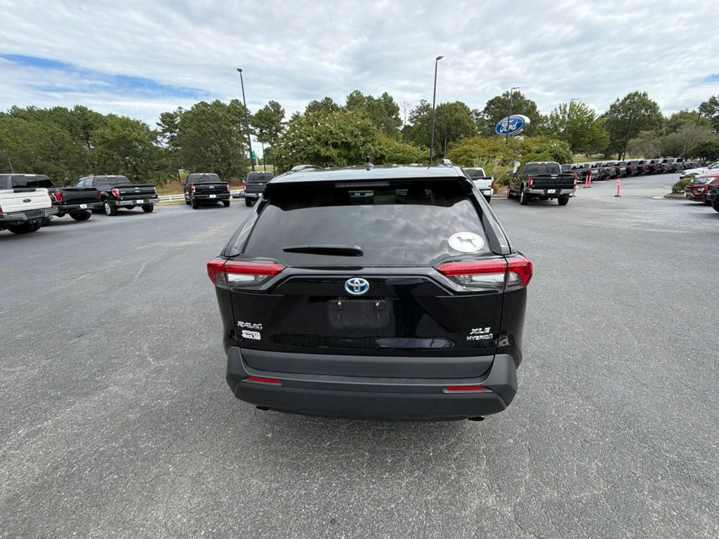 Used 2021 Toyota RAV4 XLE Premium AWD/4WD image 19