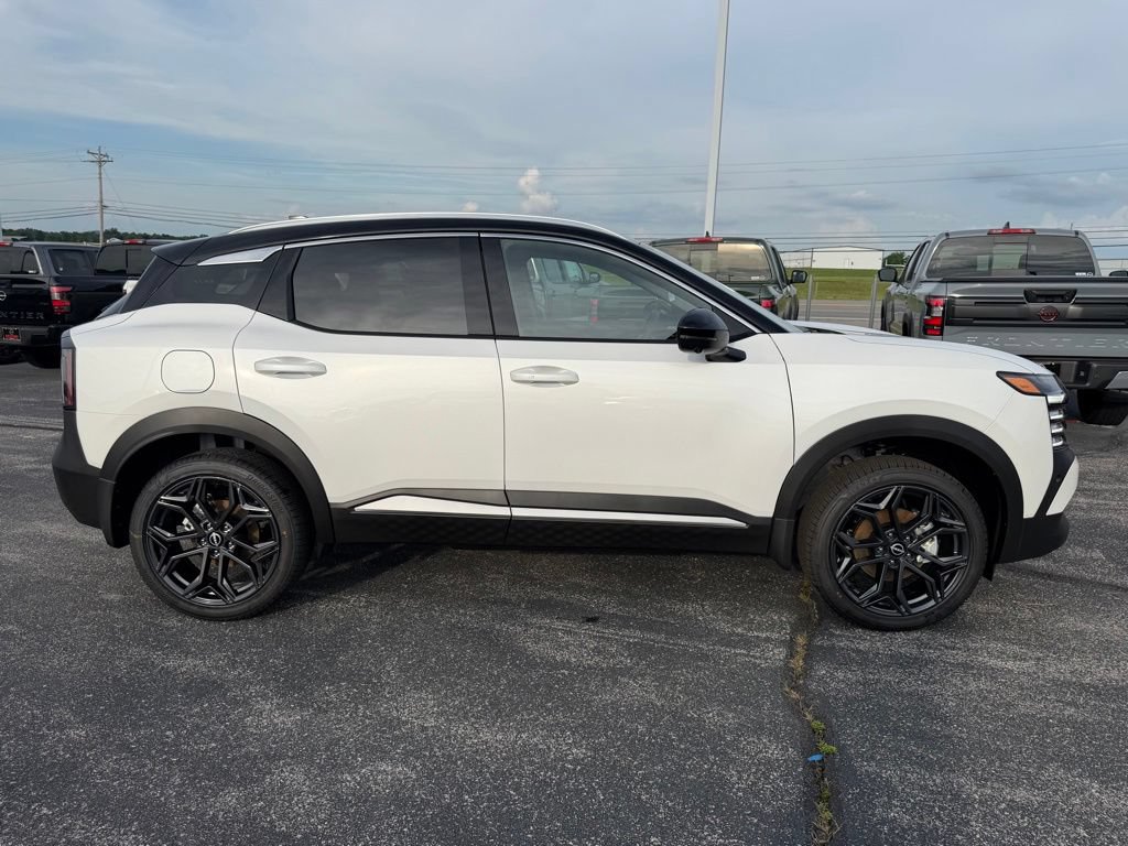 New 2026 Nissan Kicks SR w/ Interior Electronics Package FWD image 3