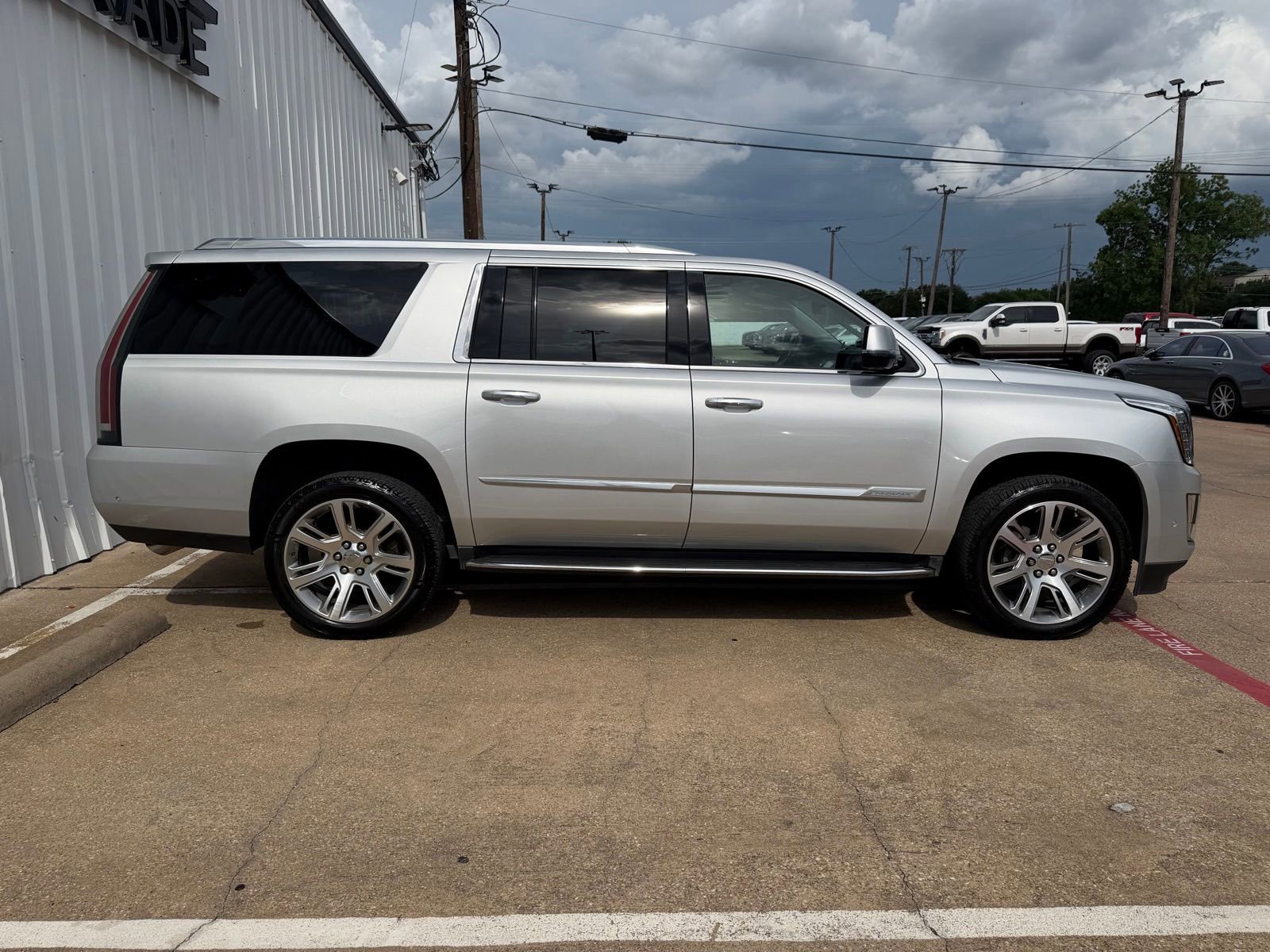 Used 2018 Cadillac Escalade ESV Luxury AWD/4WD image 8