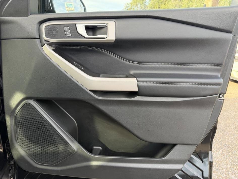 Used 2022 Ford Explorer XLT w/ Equipment Group 202A image 26