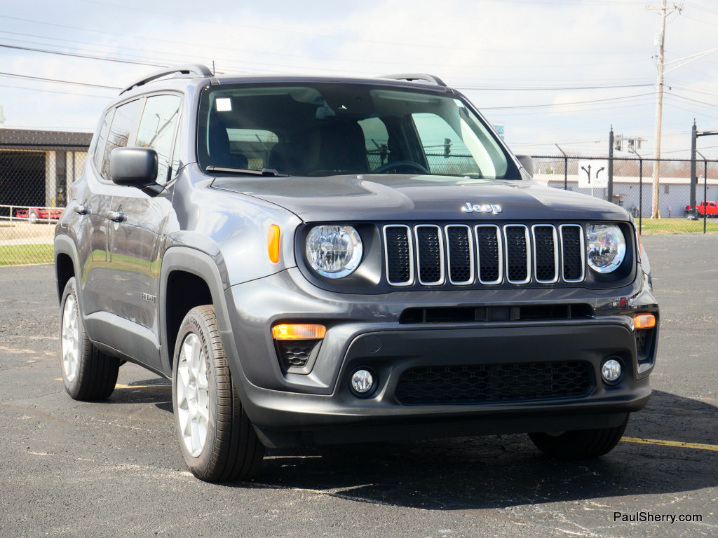 Used 2023 Jeep Renegade Latitude w/ Premium Group AWD/4WD image 13