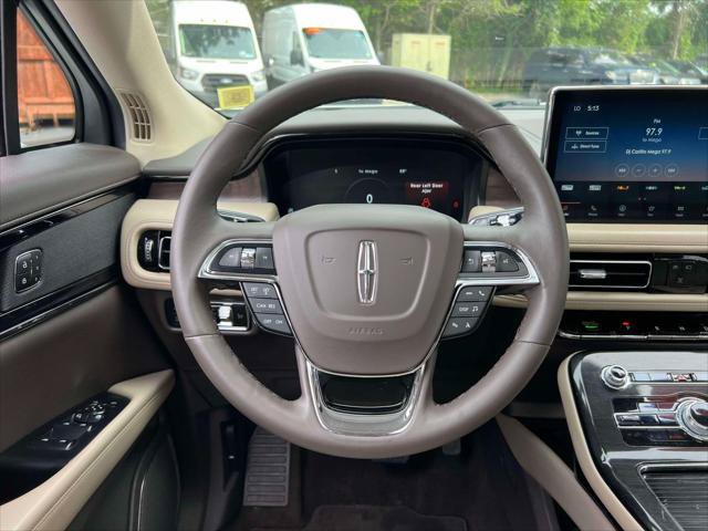 Used 2023 Lincoln Nautilus Reserve AWD/4WD image 17