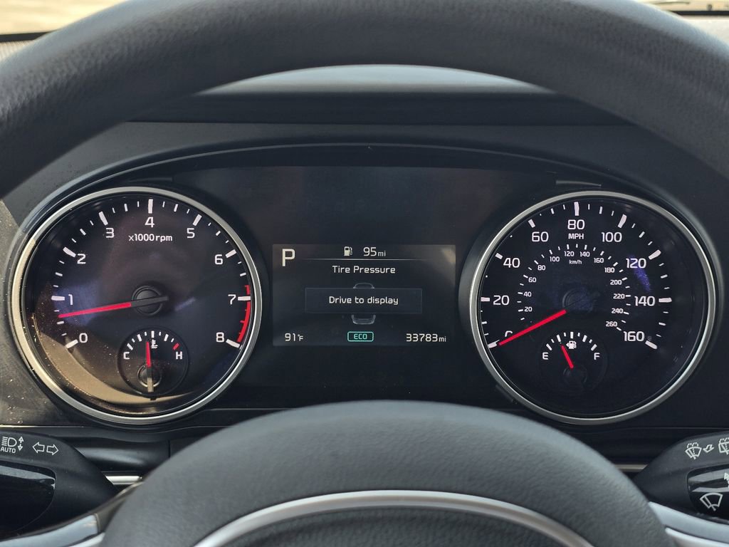 Used 2023 Kia Carnival LX FWD image 18