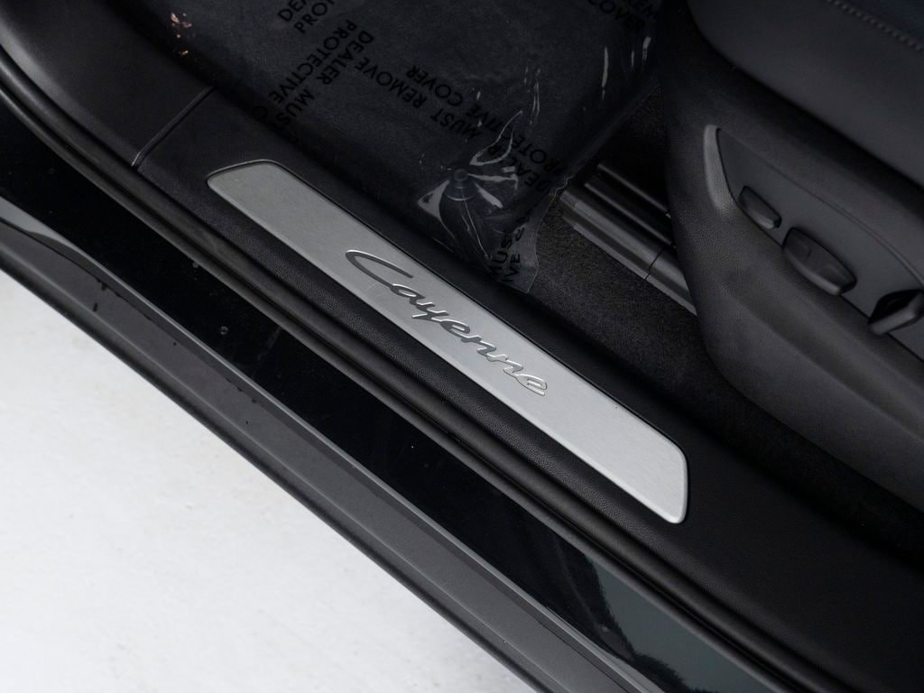 New 2026 Porsche Cayenne Coupe AWD/4WD image 22